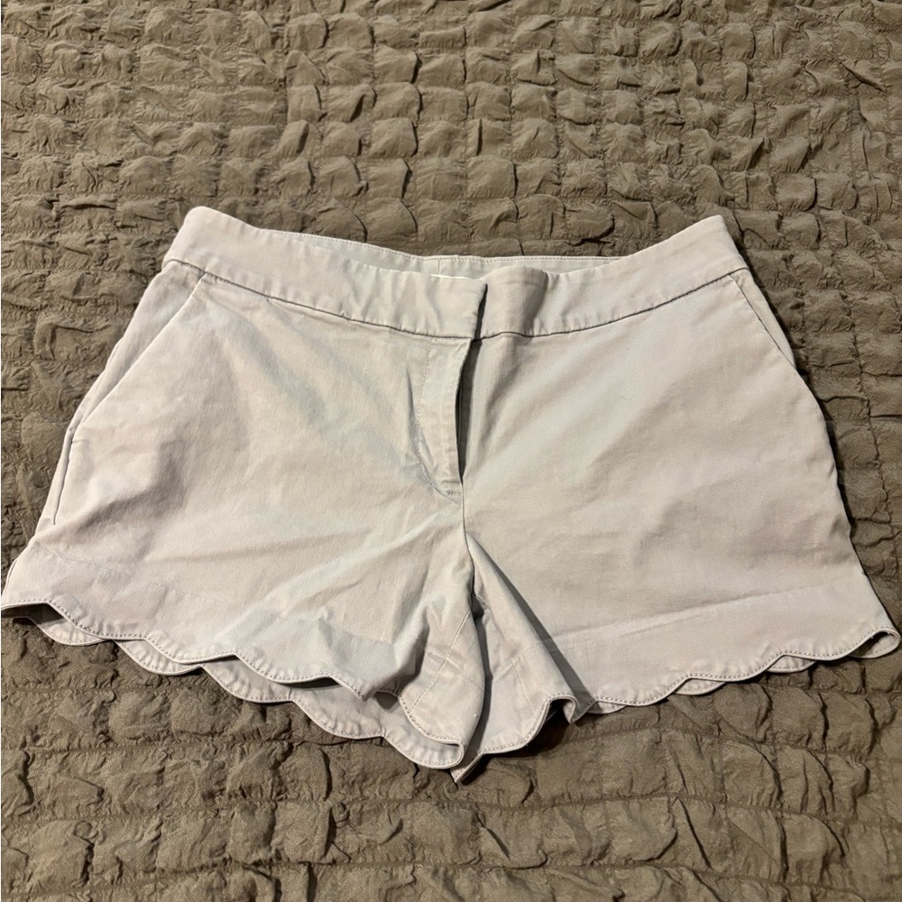 Women’s Light Gray Loft 3” Scalloped Riviera Shorts Size 6
